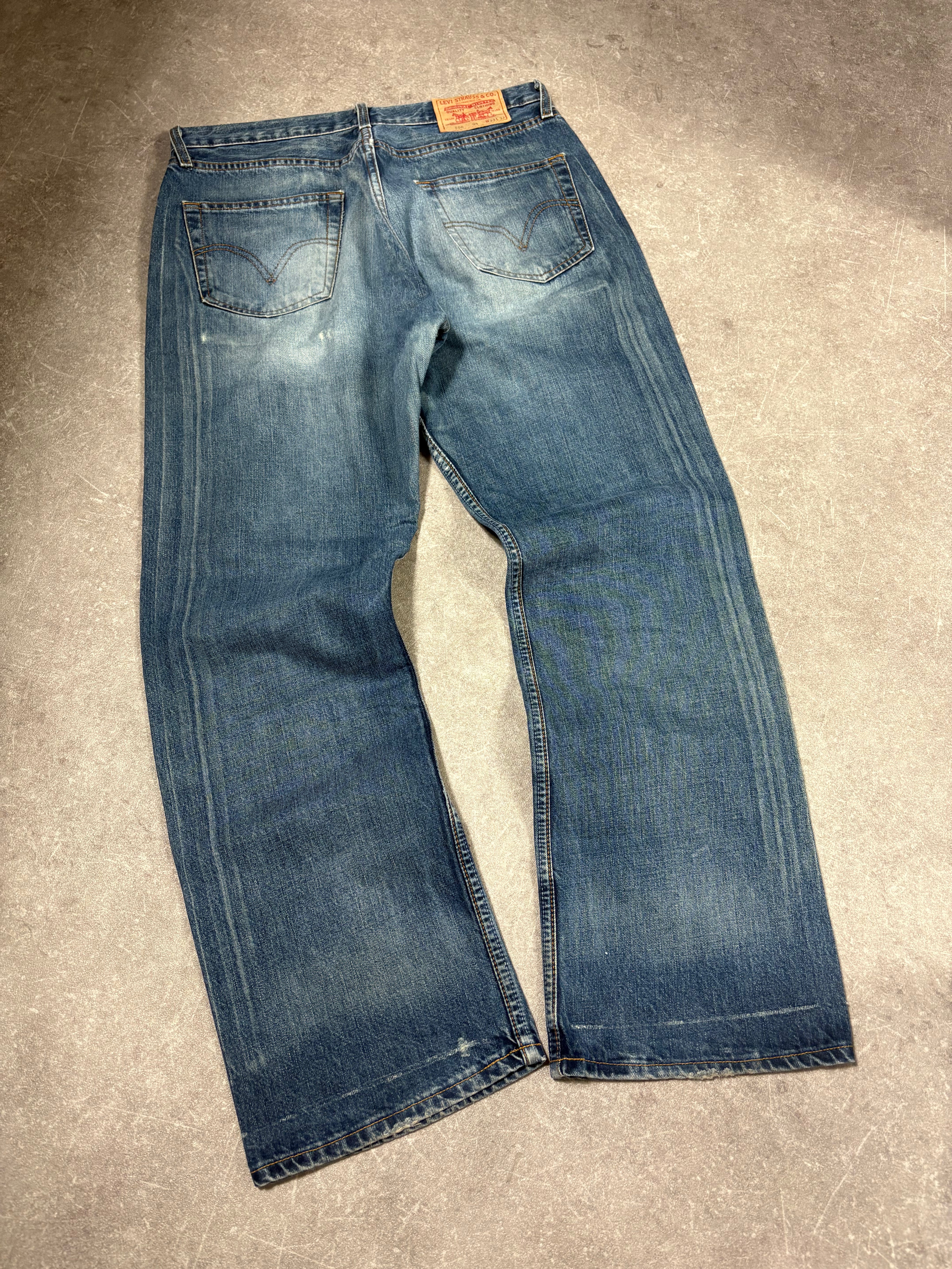 Levis 501 Flared Jeans (M)-(L)