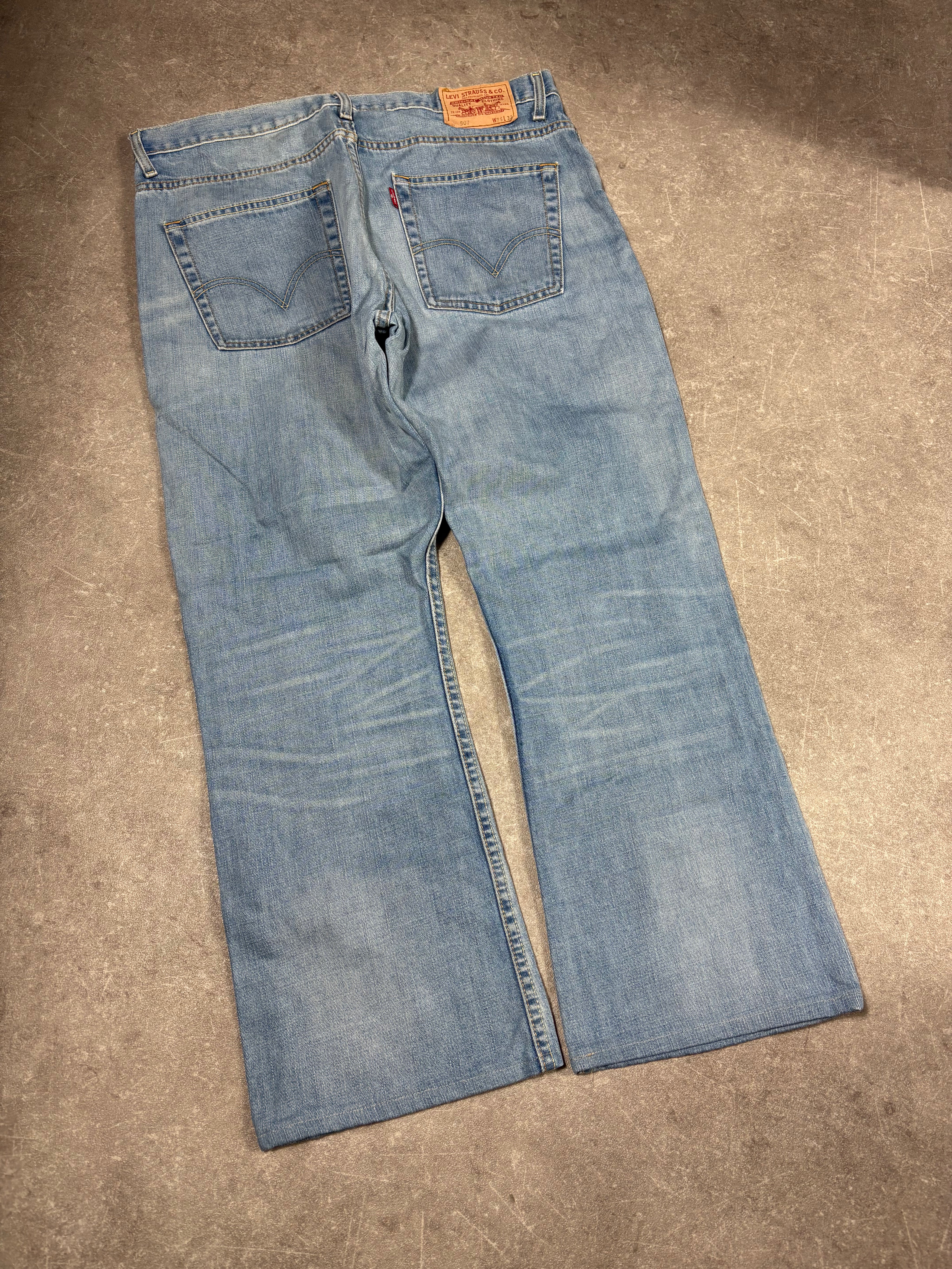 Levis 501 Flared Jeans (M)