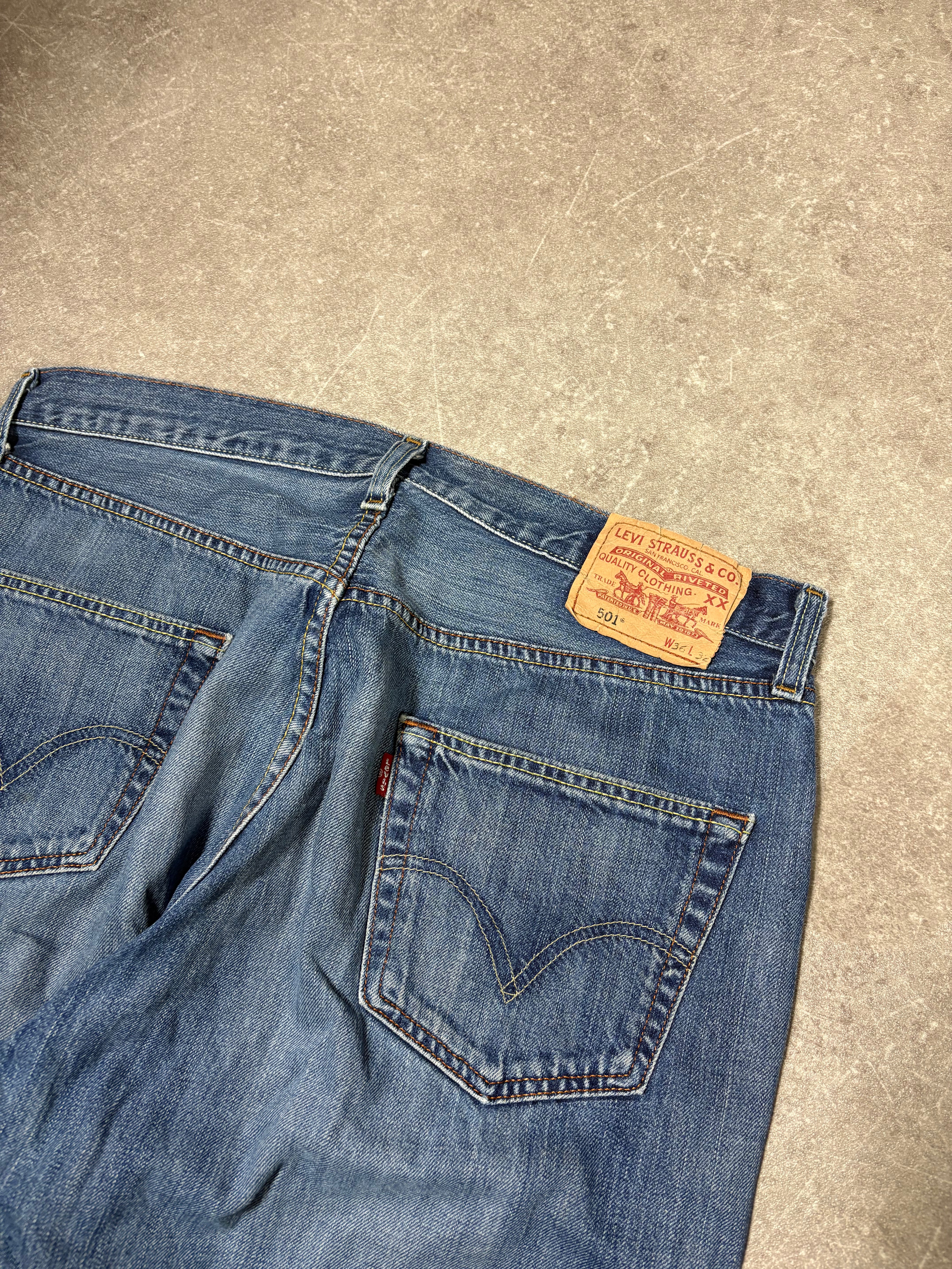 Levis 501 Flared Jeans (M)-(L)